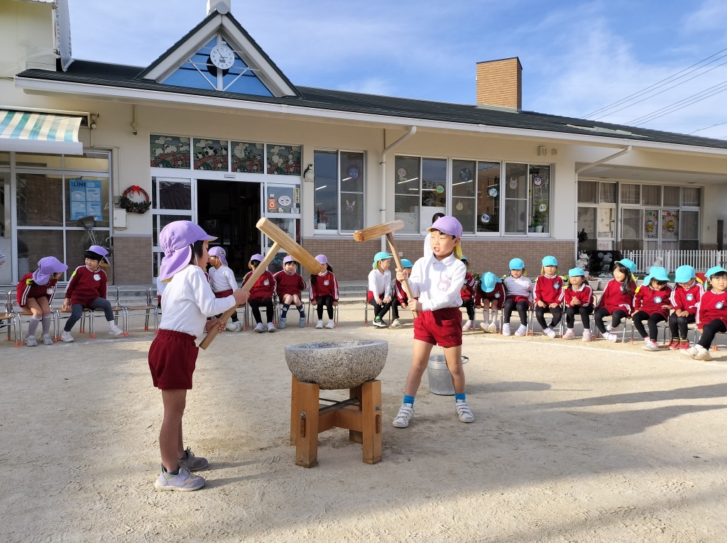 お餅つきの画像